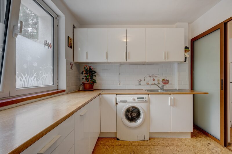 Giulesti  Apartament cu 3 camere - bloc reabilitat  -  Metrou Crangasi 10 min