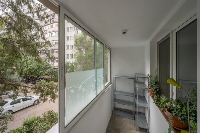 Giulesti  Apartament cu 3 camere - bloc reabilitat  -  Metrou Crangasi 10 min