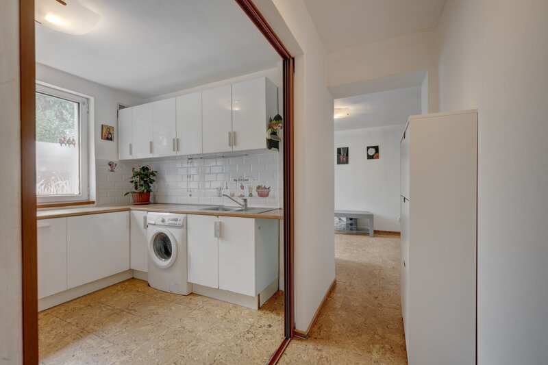 Giulesti  Apartament cu 3 camere - bloc reabilitat  -  Metrou Crangasi 10 min