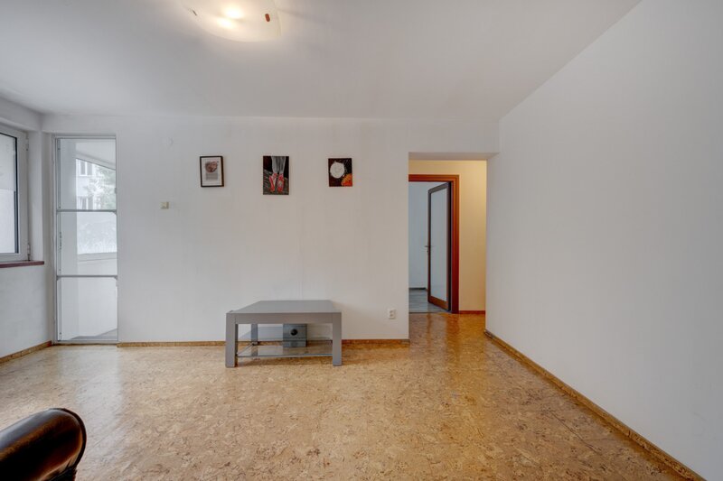 Giulesti  Apartament cu 3 camere - bloc reabilitat  -  Metrou Crangasi 10 min