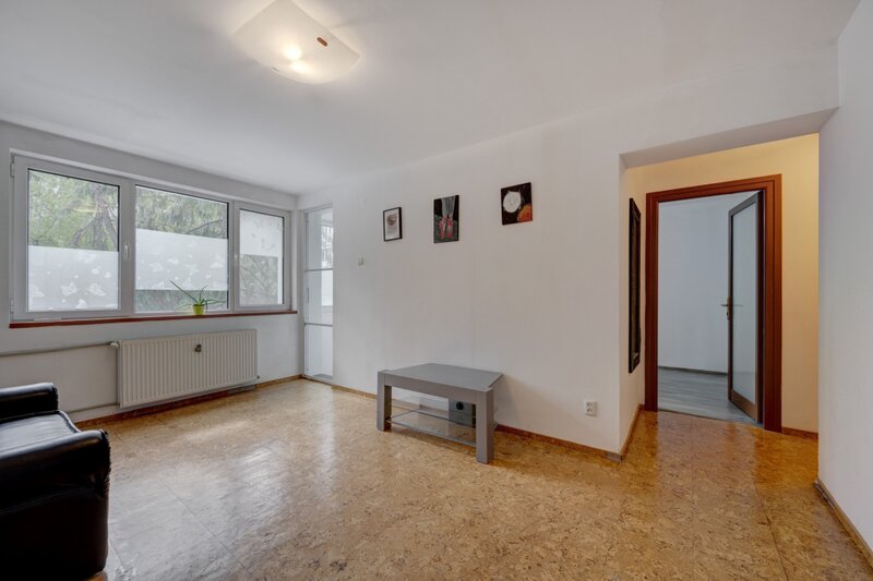 Giulesti  Apartament cu 3 camere - bloc reabilitat  -  Metrou Crangasi 10 min