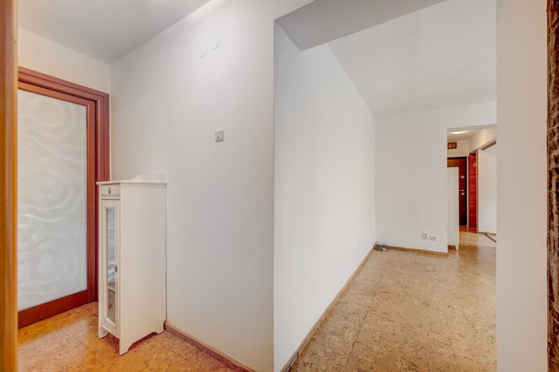 Giulesti  Apartament cu 3 camere - bloc reabilitat  -  Metrou Crangasi 10 min