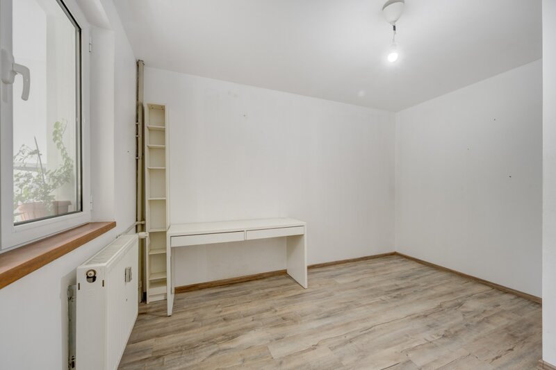 Giulesti  Apartament cu 3 camere - bloc reabilitat  -  Metrou Crangasi 10 min