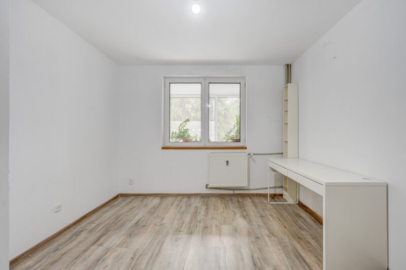Giulesti  Apartament cu 3 camere - bloc reabilitat  -  Metrou Crangasi 10 min